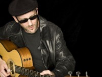 Kytaru napříč žánry zahájil americký virtuóz Adam Rafferty