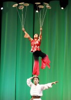 Čínská akrobacie a učení feng-shui v programu Čínského národního cirkusu